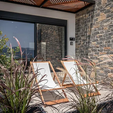 Beachfront Salty Sea Luxury 2