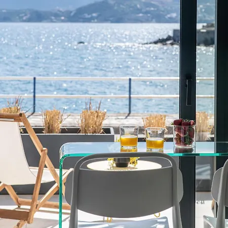 Beachfront Salty Sea Luxury 2 Apartment